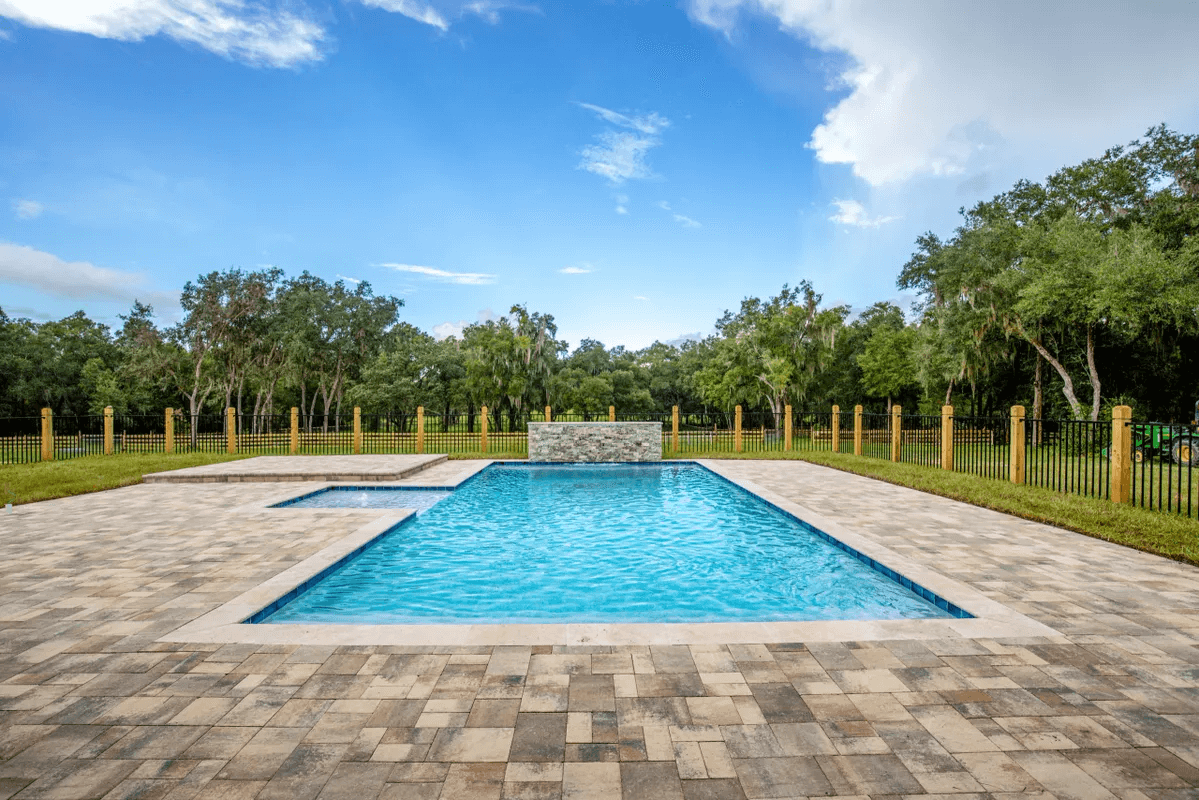 fiberglass pool contractor in Tavares