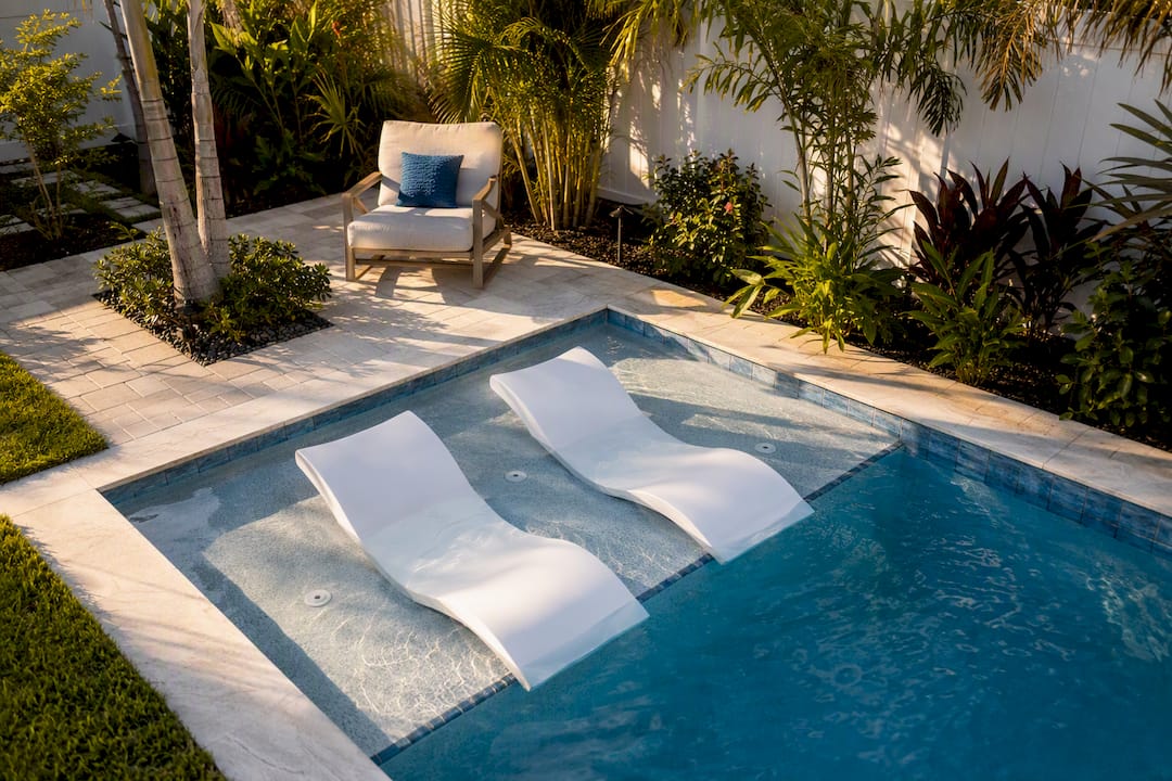Compact spool pool with built in tanning ledge